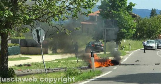 Caprarola - Moto contro furgone sulla Cimina