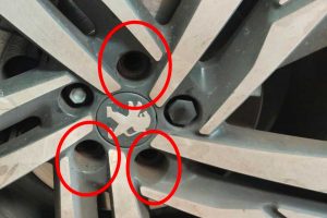 Tarquinia - I bulloni svitati dell'auto di Alberto Riglietti