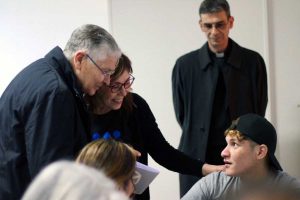 Il vescovo Piazza in visita alla Casa delle Arti dell'associazione Juppiter