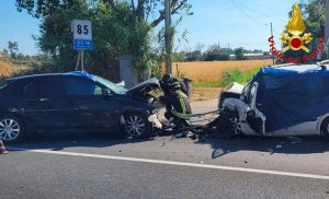 Eboli - Frontale tra due auto, tre morti