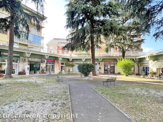 Viterbo - Il centro commerciale di Villanova