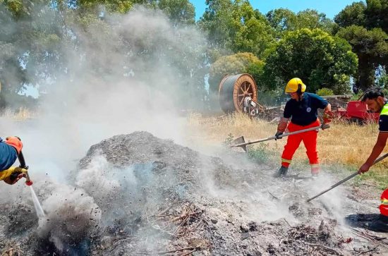 Tarquinia - Cumulo di sterpaglie in fiamme