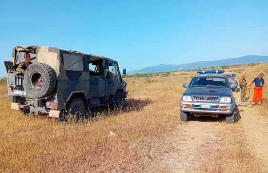 Monte Romano - Incendio di sterpaglie al poligono