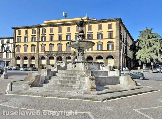 Viterbo - La fontana di piazza della Rocca