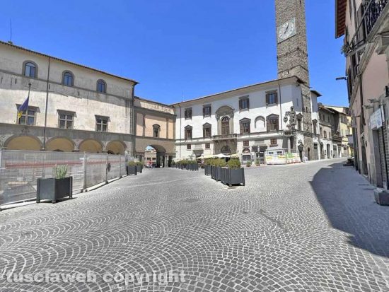 Viterbo - Le fioriere di piazza del Comune