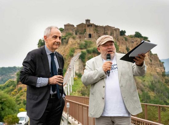Bagnoregio - La partenza della carovana di Destinazione Capo Nord - Il vicario del questore Andrea Sarnari e Salvatore Regoli