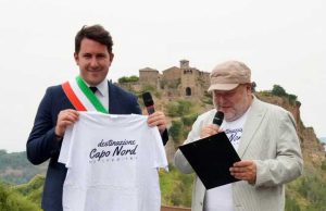 Bagnoregio - La partenza della carovana di Destinazione Capo Nord - Il sindaco Luca Profili e Salvatore Regoli