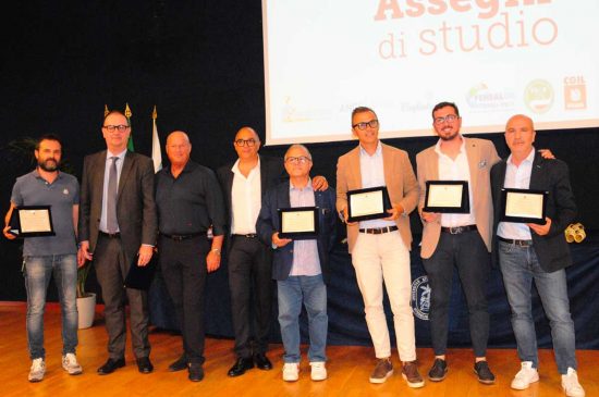 Viterbo - Cassa Edile - La consegna degli assegni di studio ai figli dei lavoratori iscritti