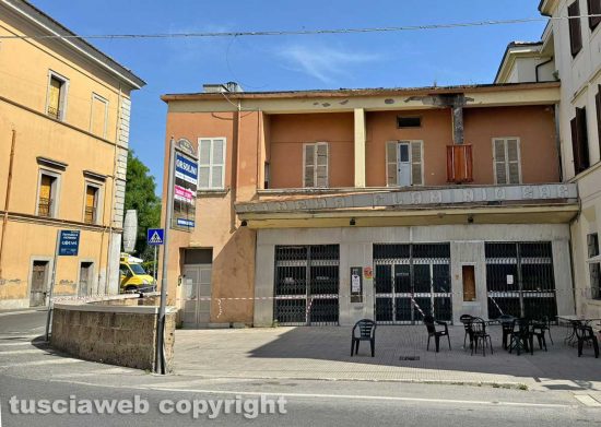 Civita Castellana - Cinema Flaminio - Insegna pericolante