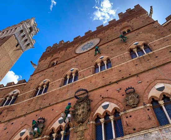 Siena - Edilizia alternativa durante l'intervento a piazza del Campo