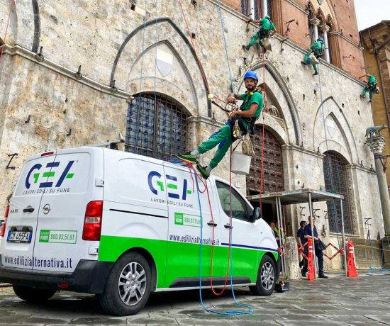 Siena - Edilizia alternativa in piazza del Campo