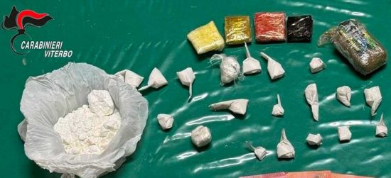 Giovane pusher beccato con 80 grammi di hashish e 120 di cocaina