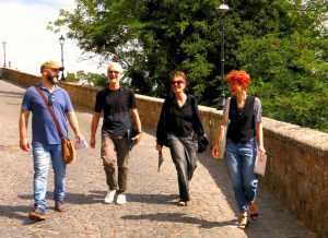 I narratori di Comunità narranti protagonisti della passeggiata-racconto