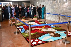 Bolsena - Guardia di finanza - Corpus Domini con la riproduzione floreale dell’immagine di San Matteo