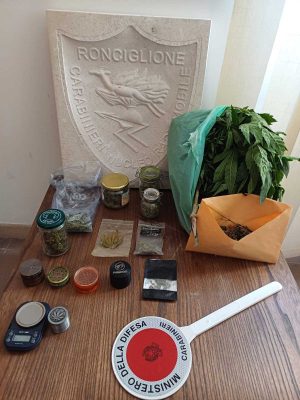 Ronciglione - Carabinieri - Droga e materiale sequestrato