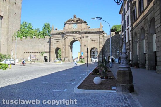 Viterbo - Piazza della Rocca