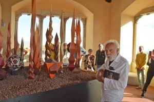 Tarquinia - Inaugurazione della mostra “Poliedrogenesiosmosi” - Lo scultore Claudio Capotondi