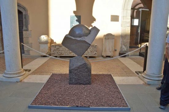 Tarquinia - Inaugurazione della mostra dello scultore Claudio Capotondi -