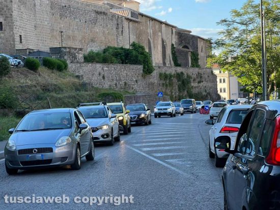 Viterbo - Passa la Mille Miglia e il traffico va in tilt