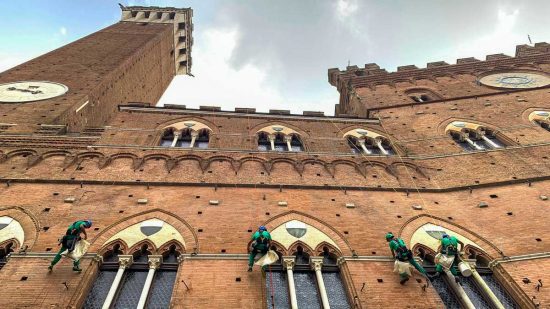 Siena - Edilizia alternativa durante l'intervento a piazza del Campo