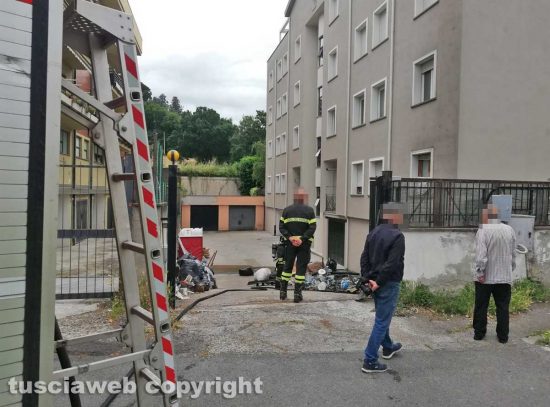 Viterbo - Incendio in via Monti Cimini