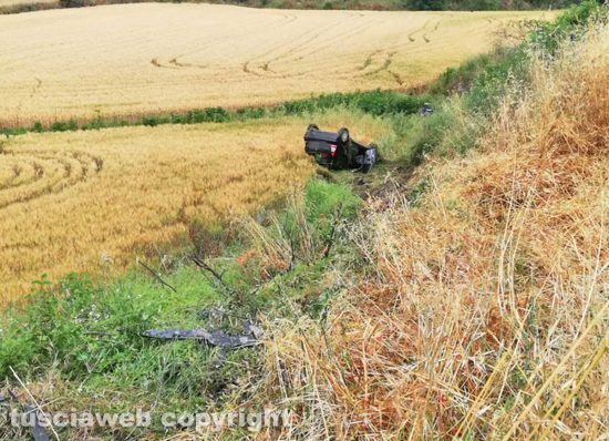 Tuscania - Auto cappotta sulla Tuscanese