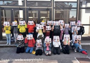 Gli alunni della scuola primaria Pio Fedi di Grotte Santo Stefano
