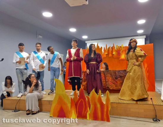 Bassano Romano - In scena "La commedia delle divine"