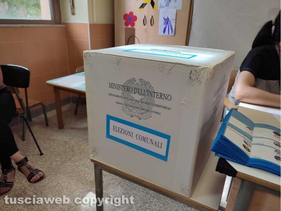 Seggio elettorale - Un'urna