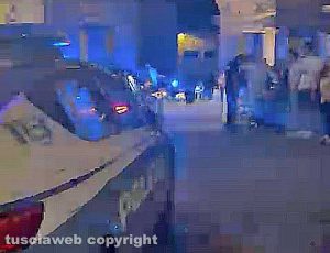 Viterbo - Botte in piazza del comune, intervento dei carabinieri e della polizia