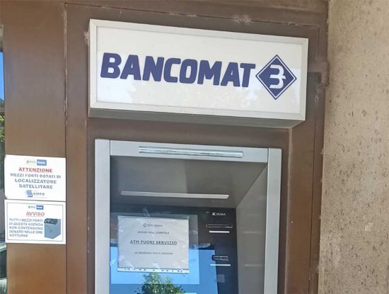 Monte Romano - Il servizio Atm Bancomat fuori servizio 