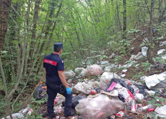 Rivodutri - Abbandono di scarti di lavorazione edile e domestica, due denunce