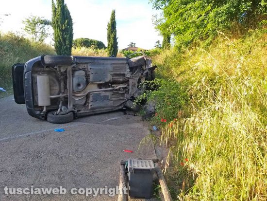 Montefiascone - Frontale tra due auto, diversi feriti