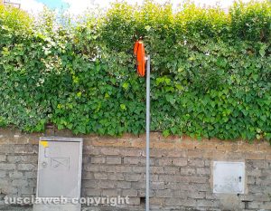 Viterbo - Specchio rotto in piazza Carlo Alberto Dalla Chiesa