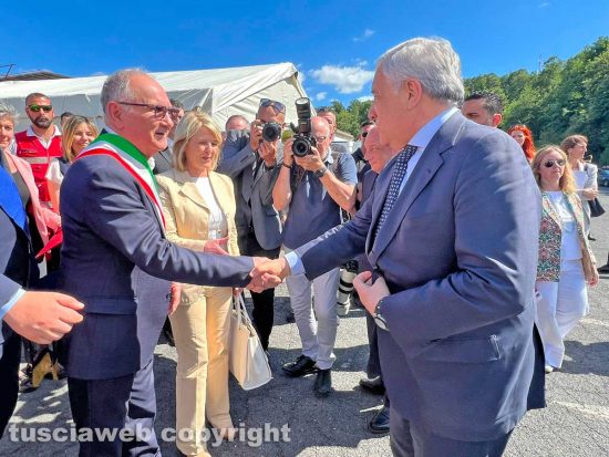 Nepi - Antonio Tajani al centro logistico di Coldiretti per la partenza di aiuti per Gaza