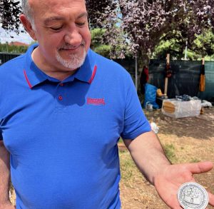 Vitorchiano - Il sigillo della città nelle fondamenta della scuola - Il sindaco Grassotti