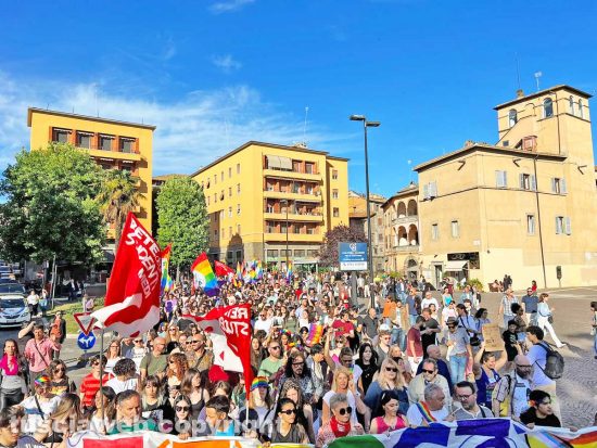 Viterbo - Il TusciaPride sfila per le vie del centro storico