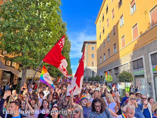 Viterbo - Il TusciaPride sfila per le vie del centro storico