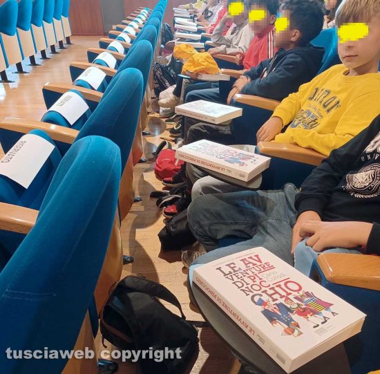 Gli alunni della scuola primaria Pio Fedi di Grotte Santo Stefano