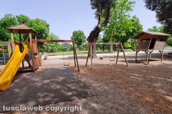 Viterbo - I giochi per bambini a Pratogiardino Lucio Battisti