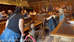 Viterbo - Comune - Disabile irrompe nell'aula consiliare