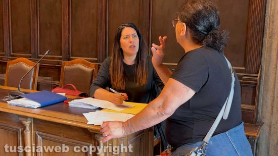 Viterbo - Comune - Disabile irrompe nell'aula consiliare
