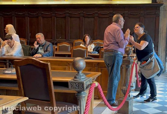 Viterbo - Comune - Disabile irrompe nell'aula consiliare