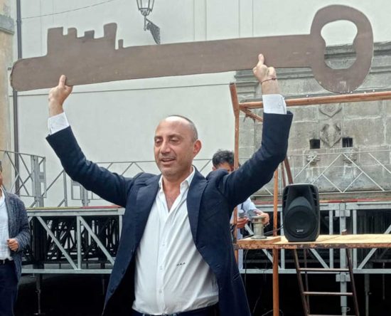 Aldo Maria Moneta festeggia la vittoria a Canepina