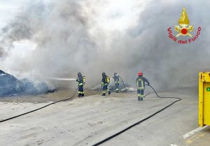 Civitavecchia - Incendio in zona industriale