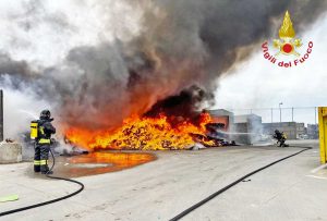Civitavecchia - Incendio in zona industriale