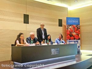 Viterbo - Presentazione mostra di Luciano Ventrone al Centro Culturale di Valle Faul