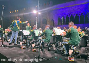 A piazza San Lorenzo la banda musicale della guardia di finanza