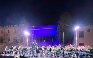 A piazza San Lorenzo la banda musicale della guardia di finanza