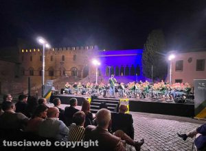 A piazza San Lorenzo la banda musicale della guardia di finanza